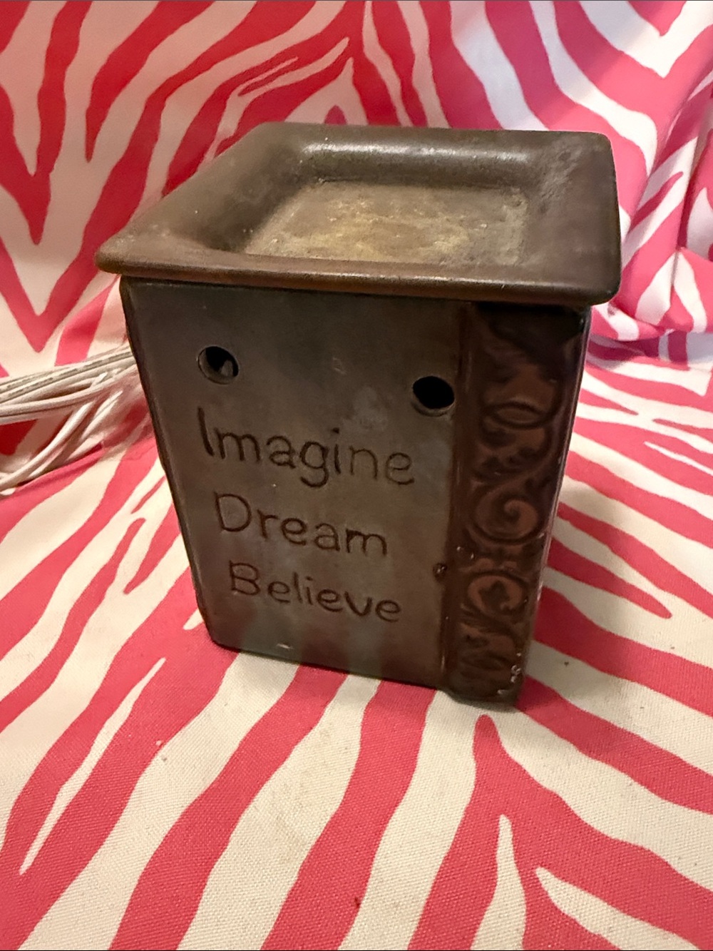 Source Unknown Brown Ceramic Wax Warmer with 'Imagine Dream Believe'
